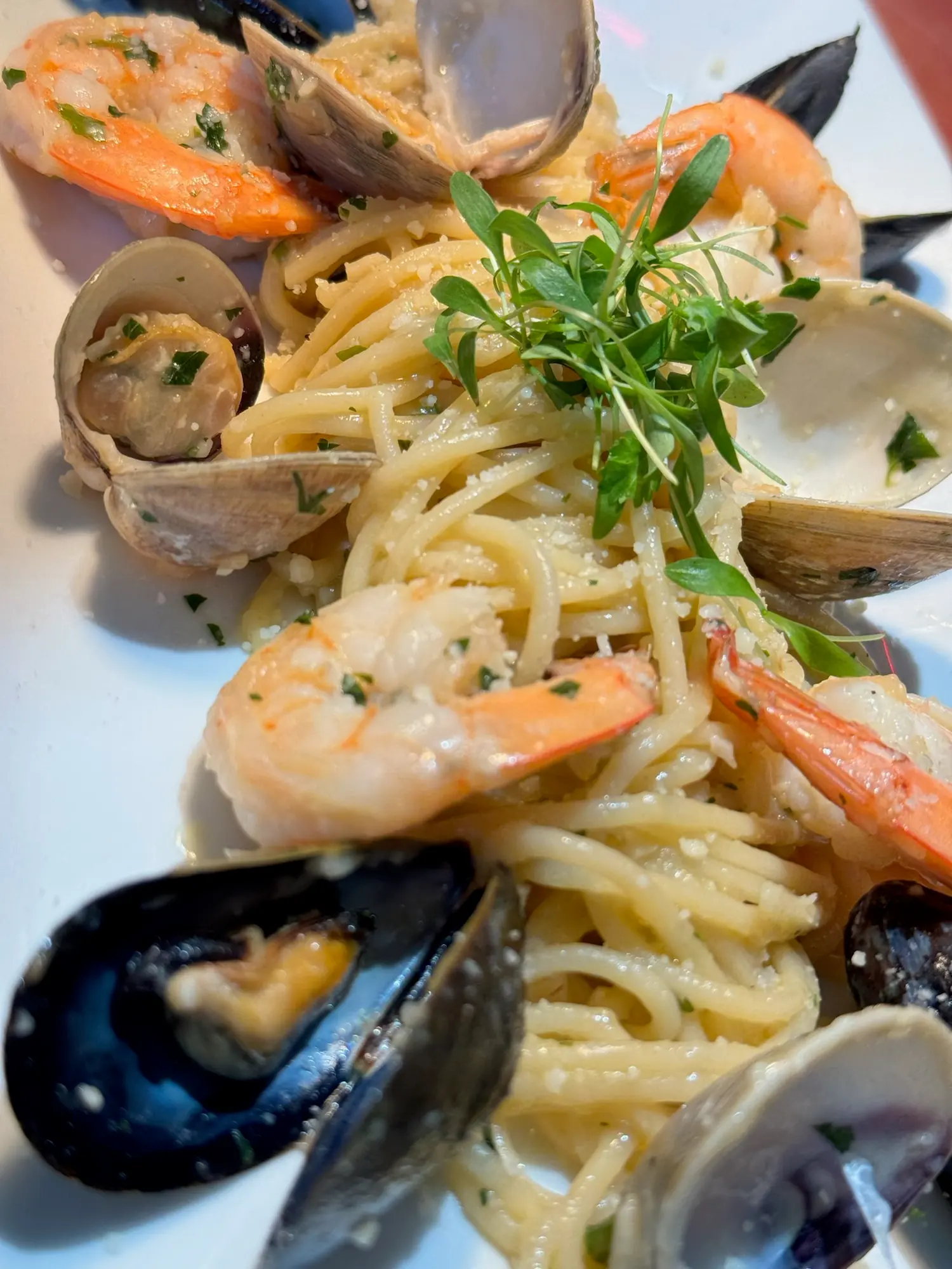 Seafood linguine with clams, mussels and shrimp